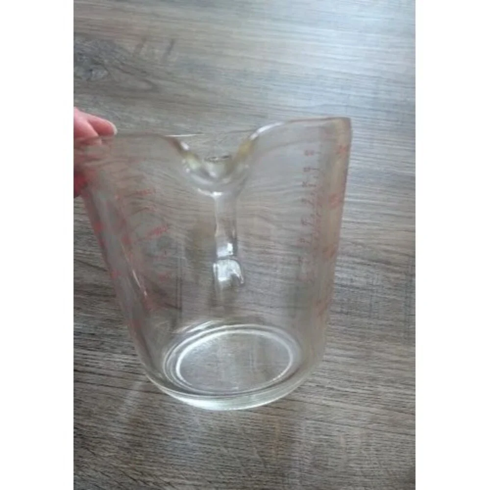 Vintage Pyrex 532 4 cup 1 Quart 32 oz Measuring Cup Red Block Letter D-Handle